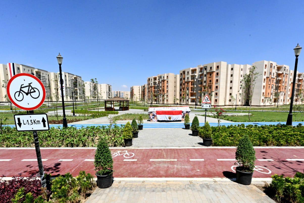 وزير الإسكان يتفقد وحدات المبادرة الرئاسية سكن لكل المصريين بأكتوبر