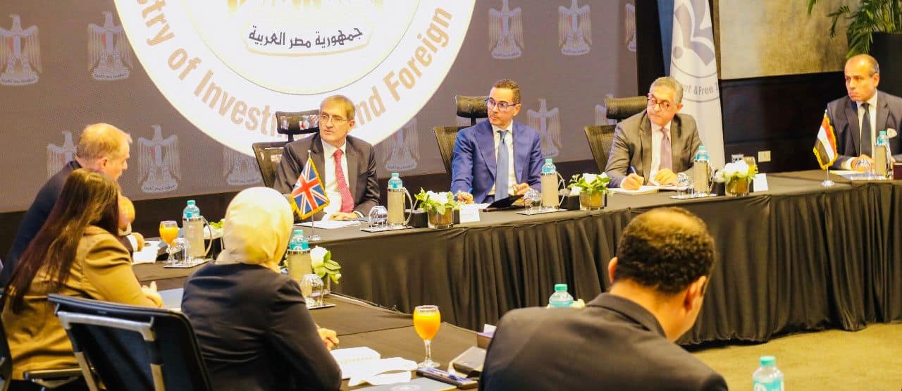 وزير الاستثمار يلتقى المفوض التجاري البريطاني لأفريقيا