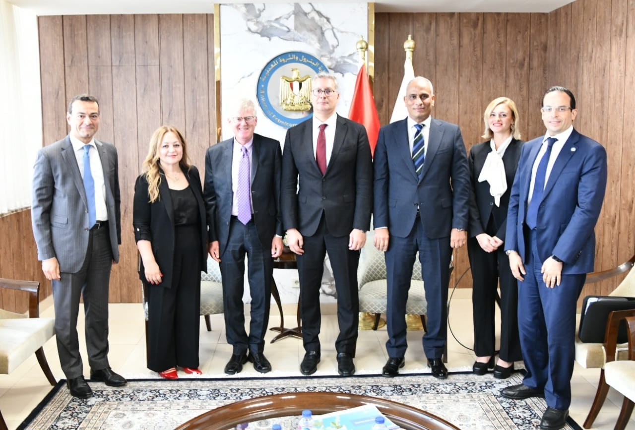 وزير البترول يلتقي نائب رئيس ميثانكس العالمية