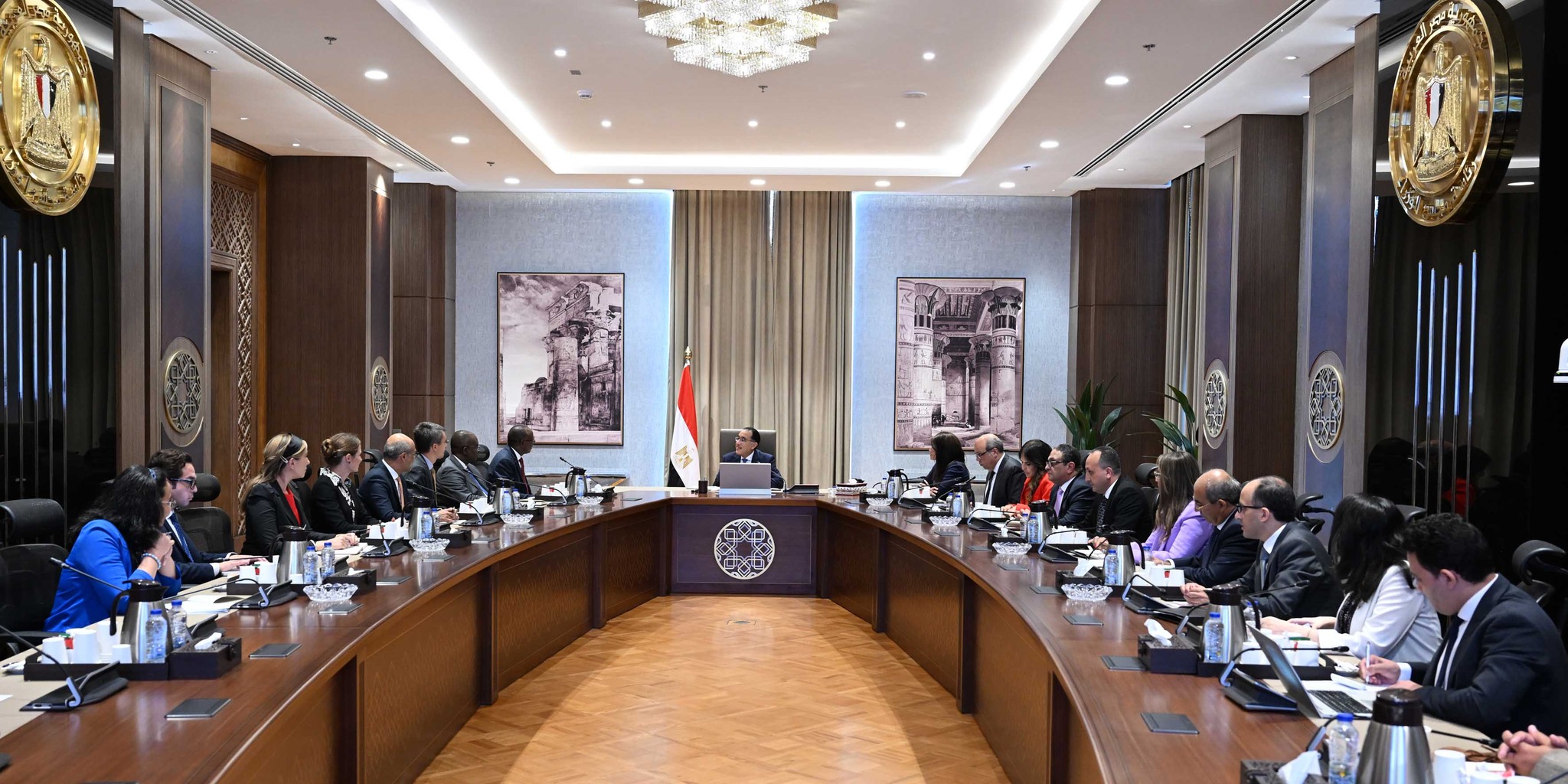 رئيس الوزراء مع نائب رئيس مؤسسة التمويل الدولية