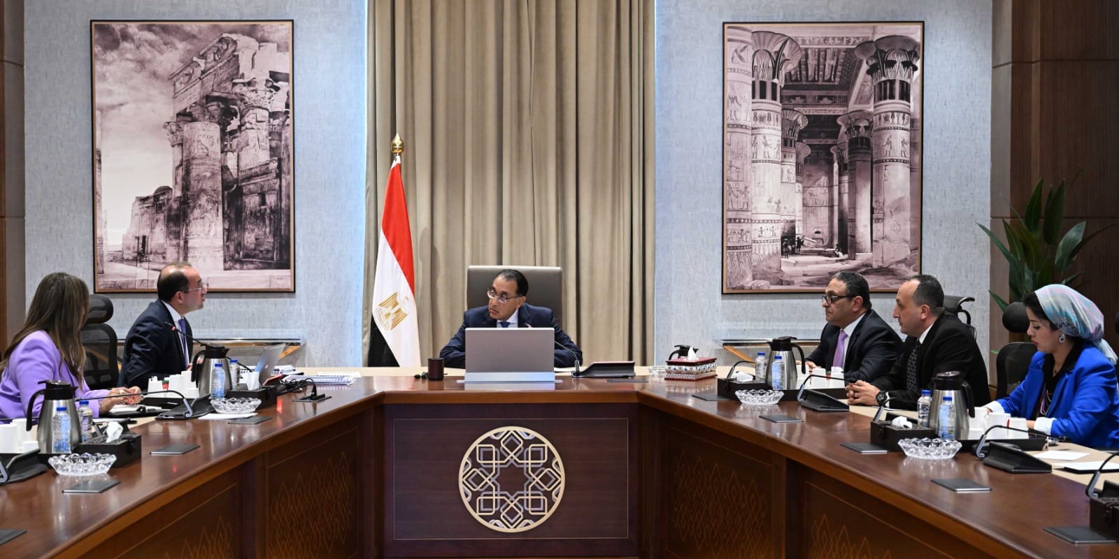 رئيس الوزراء يلتقي وزير المالية