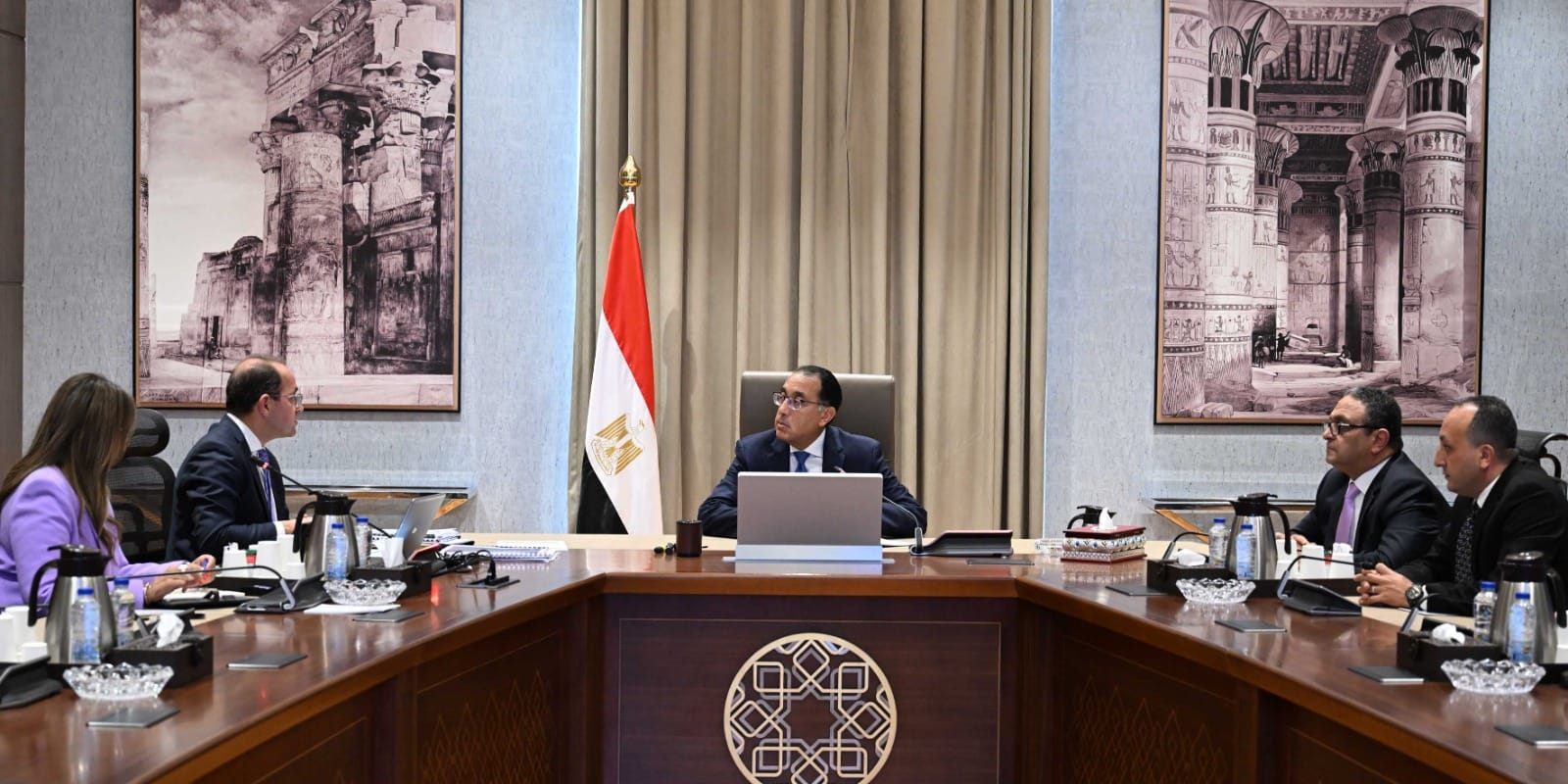 رئيس الوزراء يلتقي وزير المالية