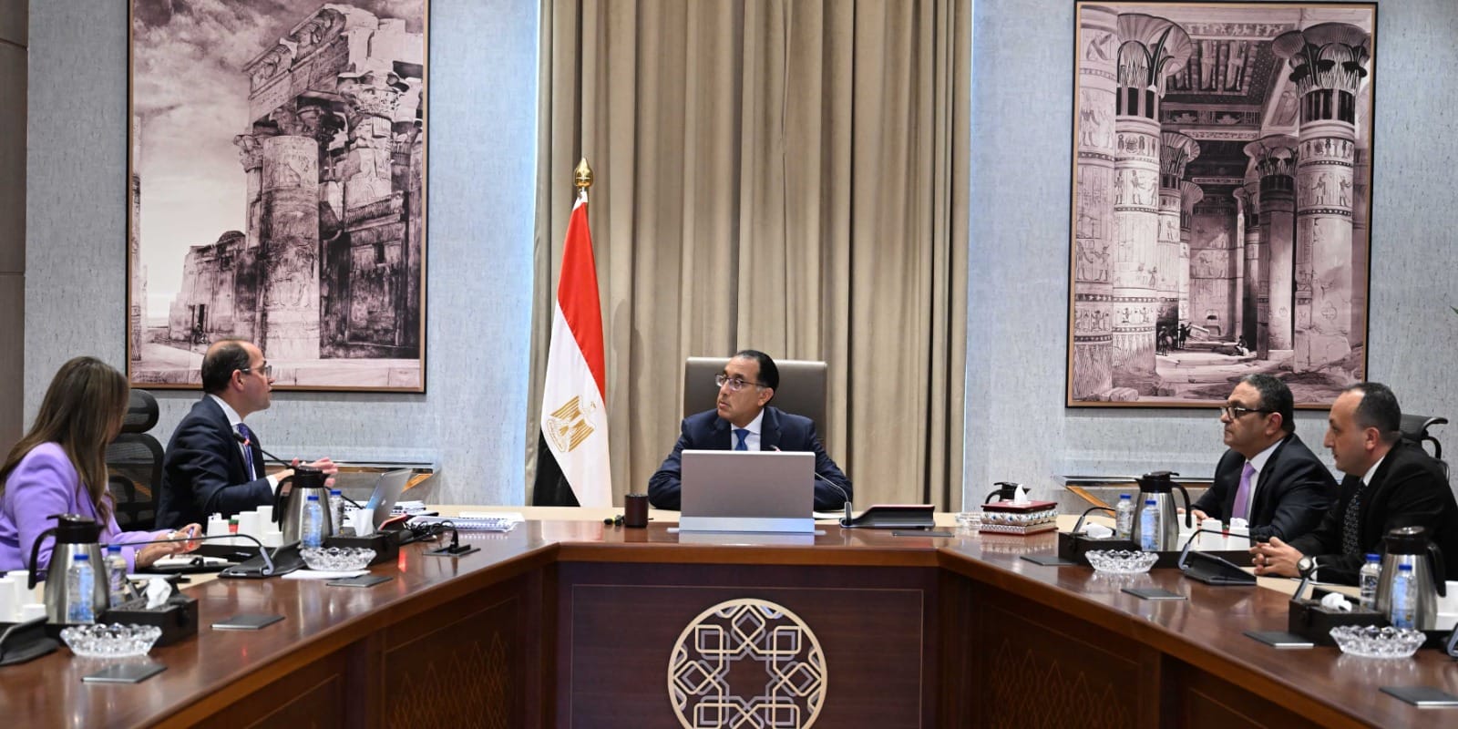 رئيس الوزراء يلتقي وزير المالية