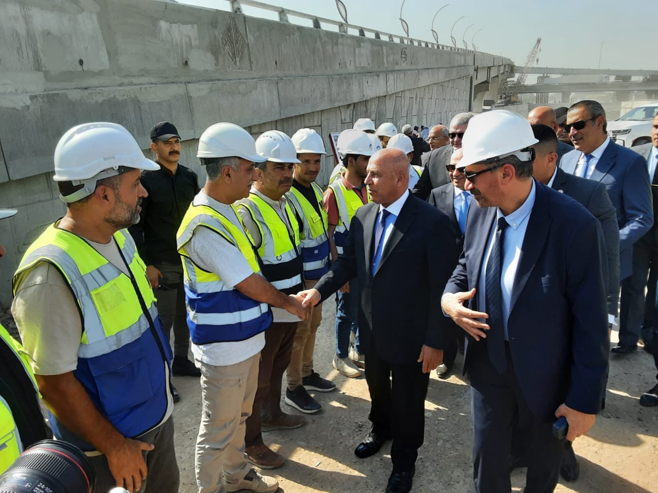 الوزير في اجتماع مع الوزراء والمسئولين العراقيين
