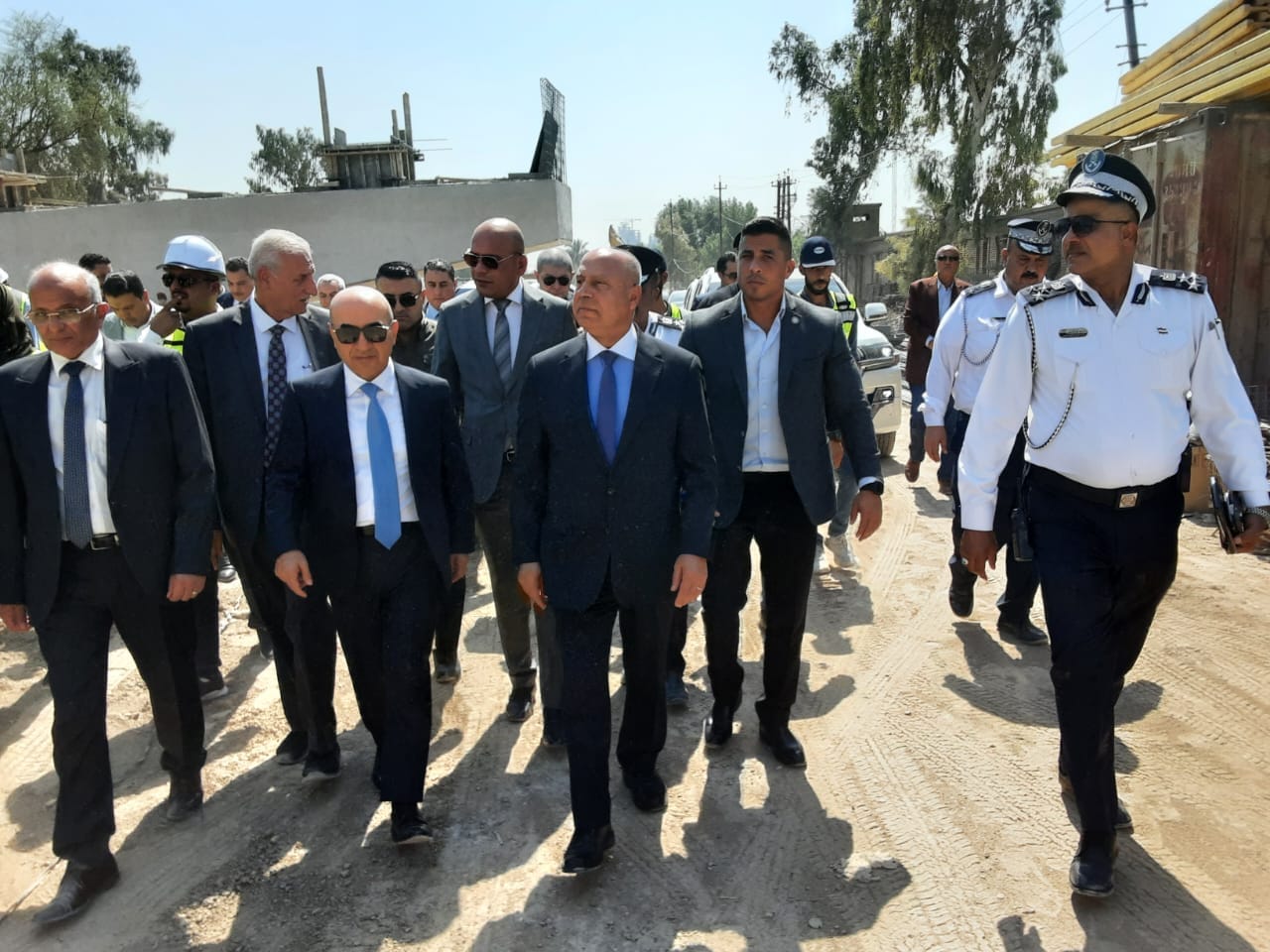 الوزير في اجتماع مع الوزراء والمسئولين العراقيين