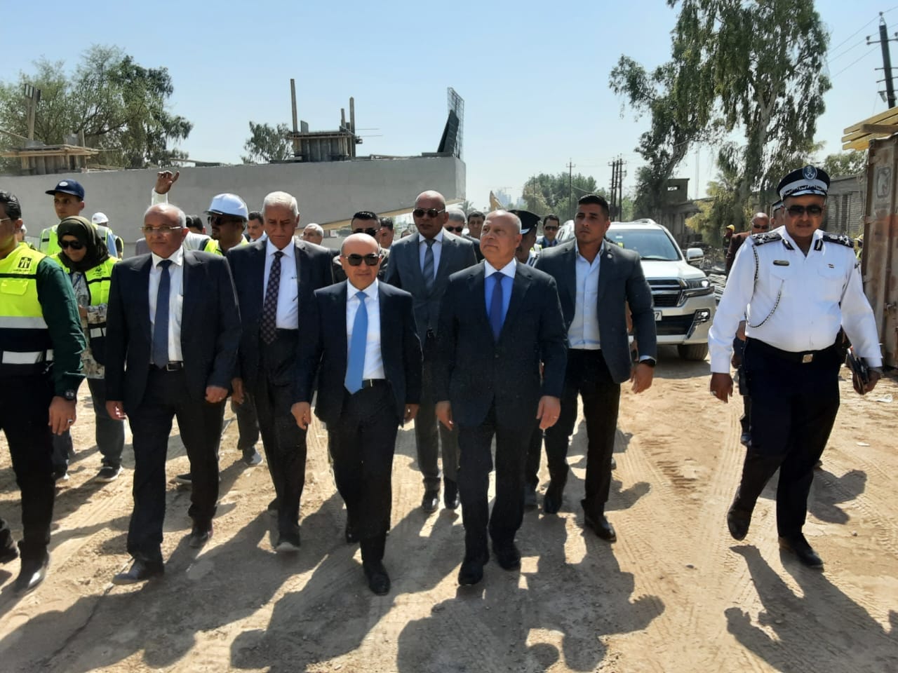 الوزير في اجتماع مع الوزراء والمسئولين العراقيين
