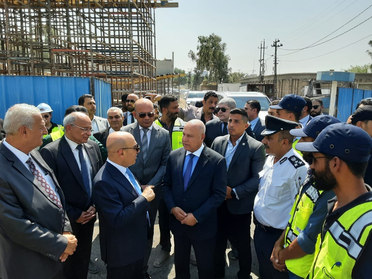 الوزير في اجتماع مع الوزراء والمسئولين العراقيين