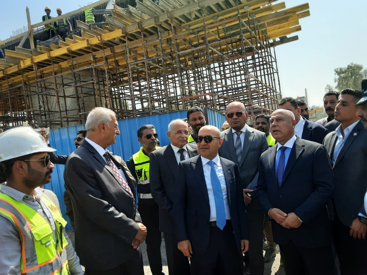 الوزير في اجتماع مع الوزراء والمسئولين العراقيين