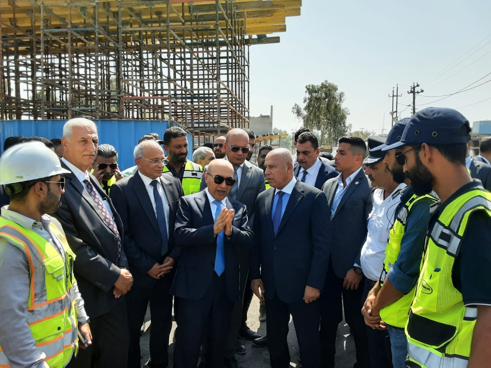 الوزير في اجتماع مع الوزراء والمسئولين العراقيين