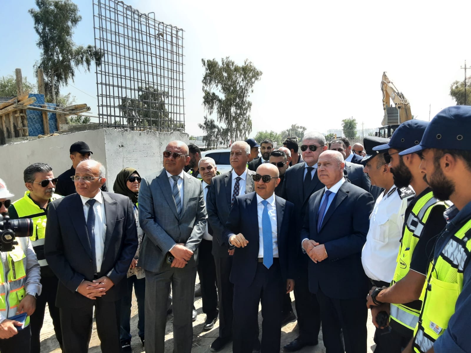الوزير في اجتماع مع الوزراء والمسئولين العراقيين