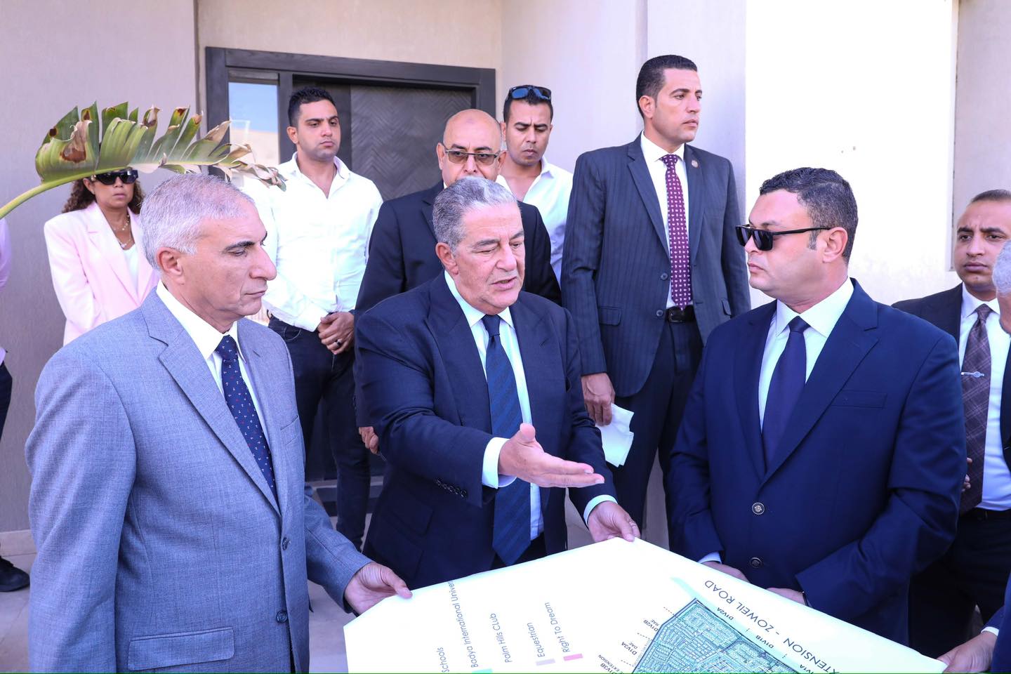 وزير الإسكان يتفقد مشروع باديا واحة أكتوبر