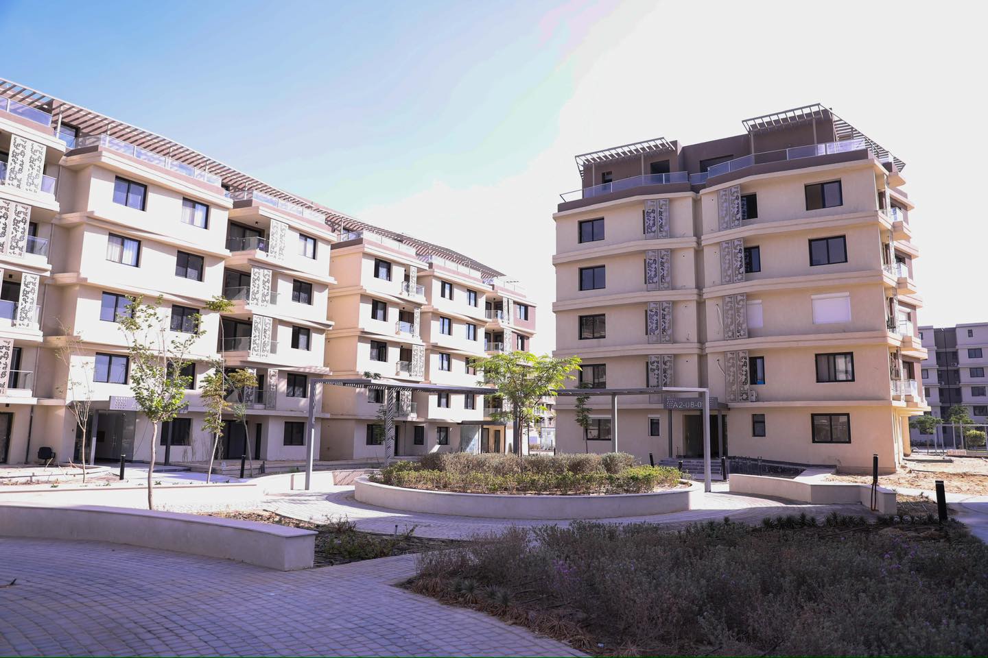 وزير الإسكان يتفقد مشروع باديا واحة أكتوبر