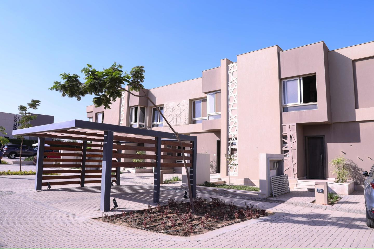 وزير الإسكان يتفقد مشروع باديا واحة أكتوبر
