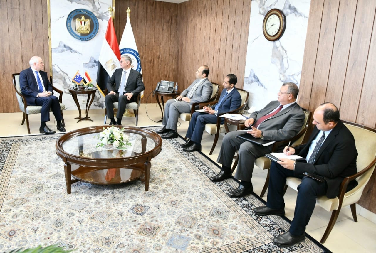 وزير البترول يستقبل سفير أستراليا