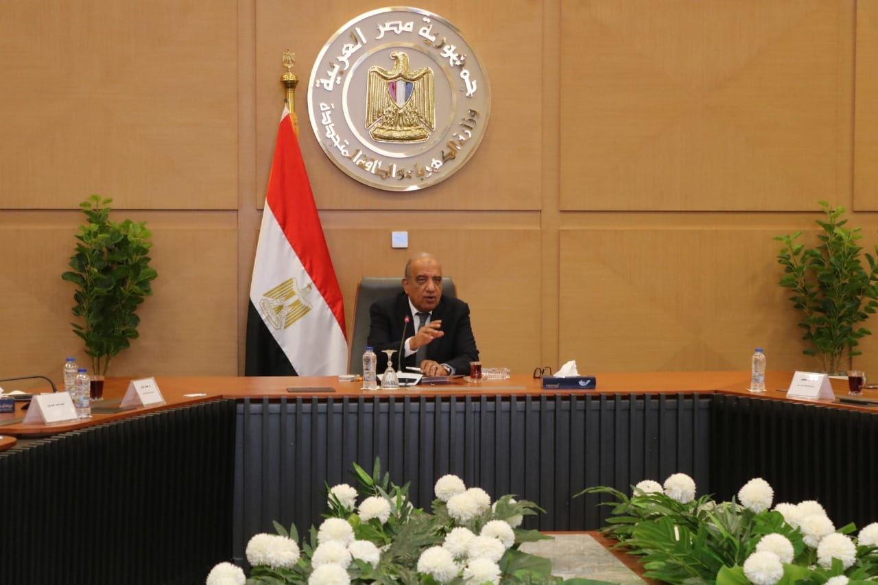 وزير الكهرباء يجتمع مع رؤساء شركات توزيع الكهرباء