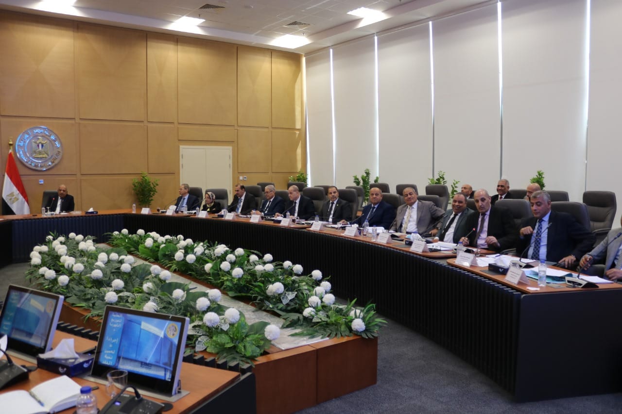 وزير الكهرباء يجتمع مع رؤساء شركات توزيع الكهرباء