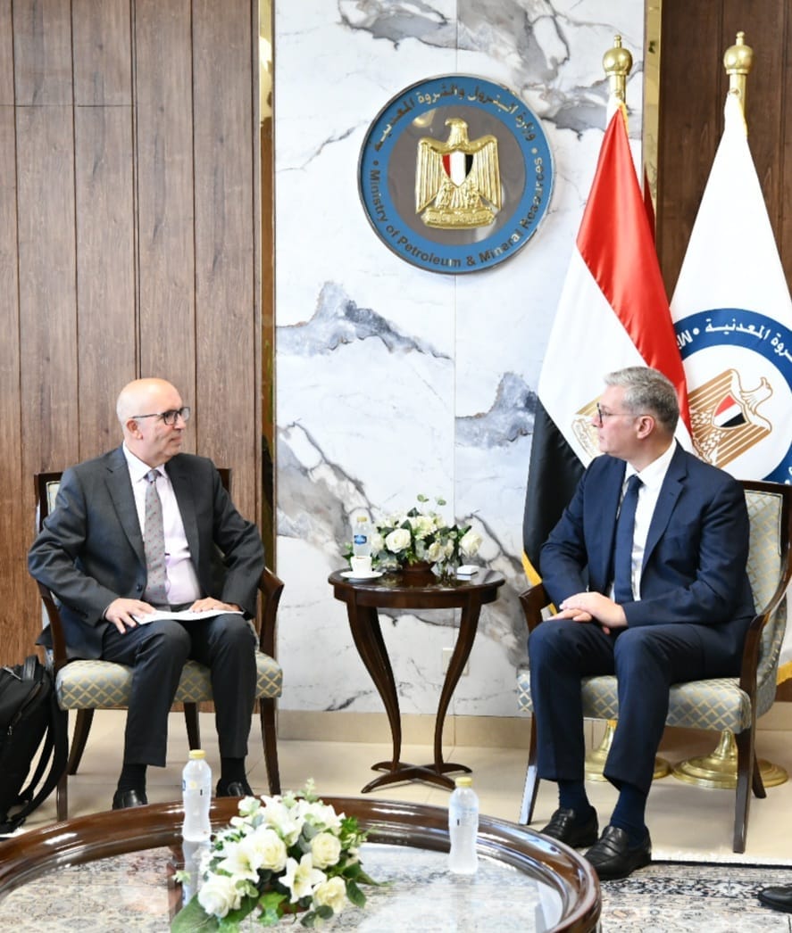وزير البترول يلتقي بوفد البنك الدولى