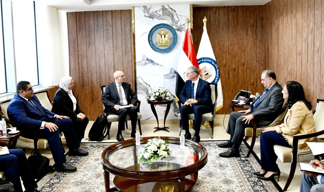 وزير البترول يلتقي بوفد البنك الدولى