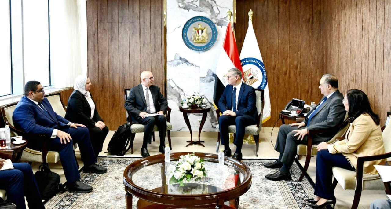 وزير البترول يلتقي بوفد البنك الدولى