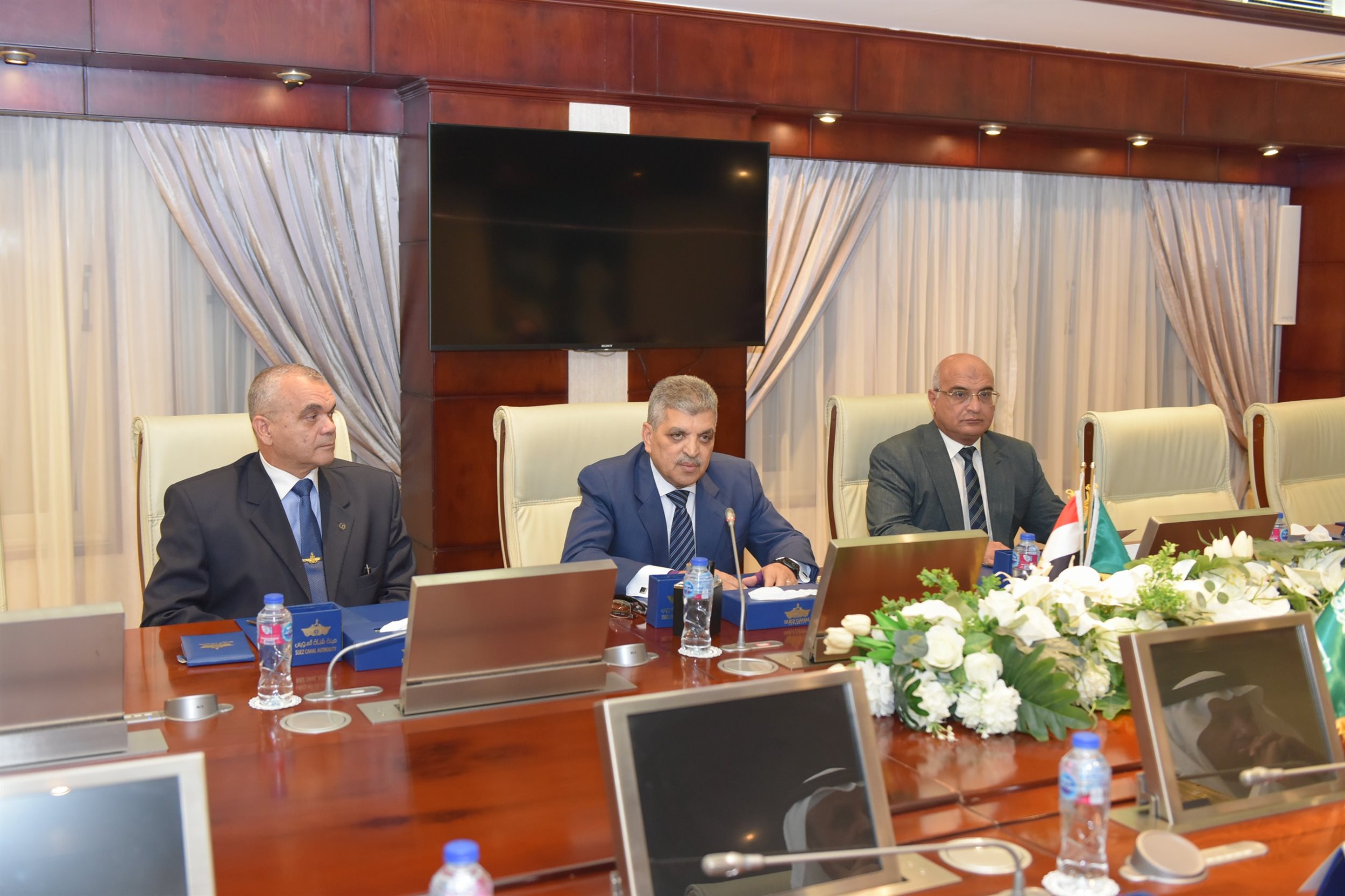 رئيس هيئة قناة السويس يستقبل رئيس هيئة النقل السعودية