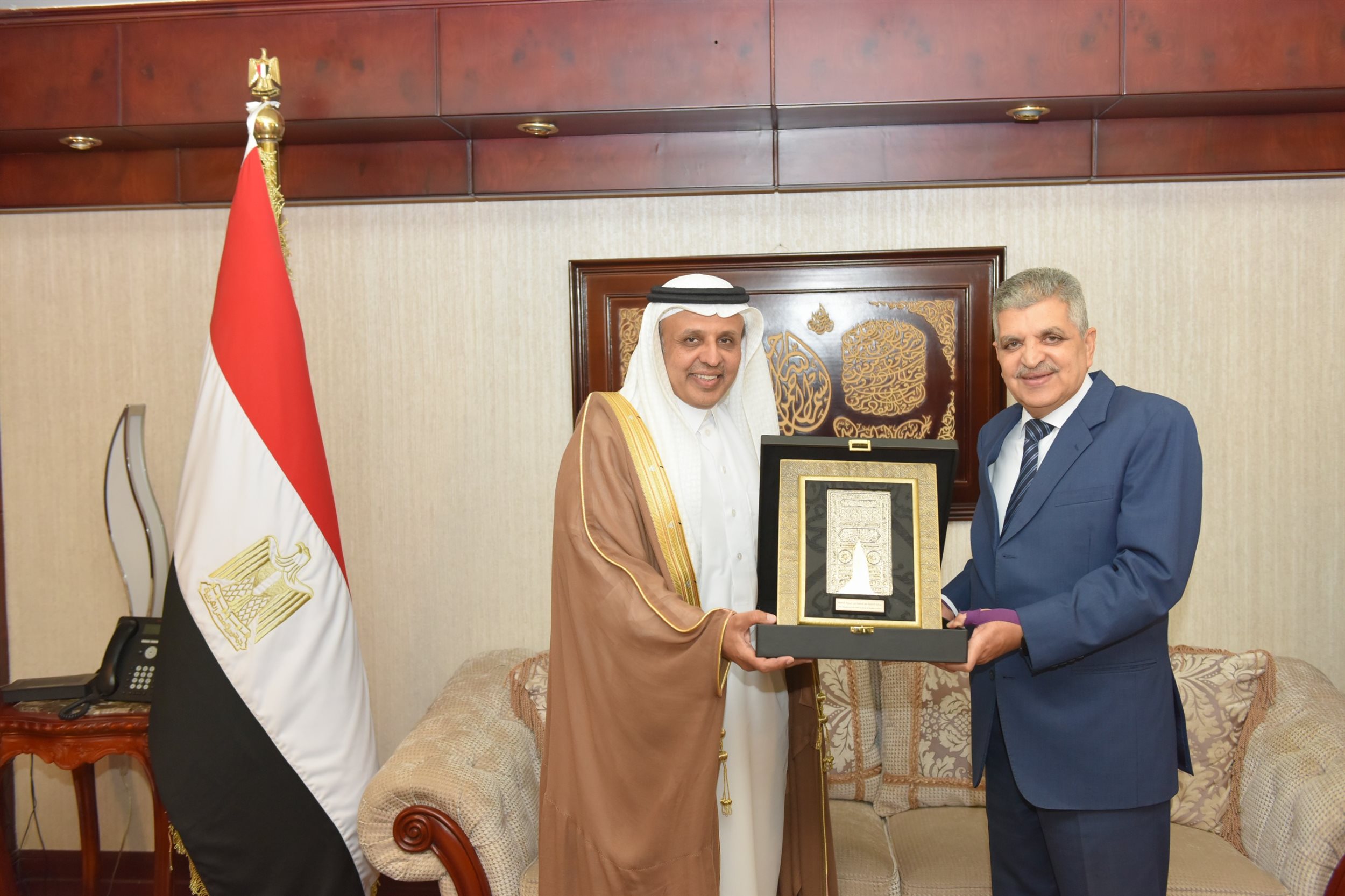رئيس هيئة قناة السويس يستقبل رئيس هيئة النقل السعودية