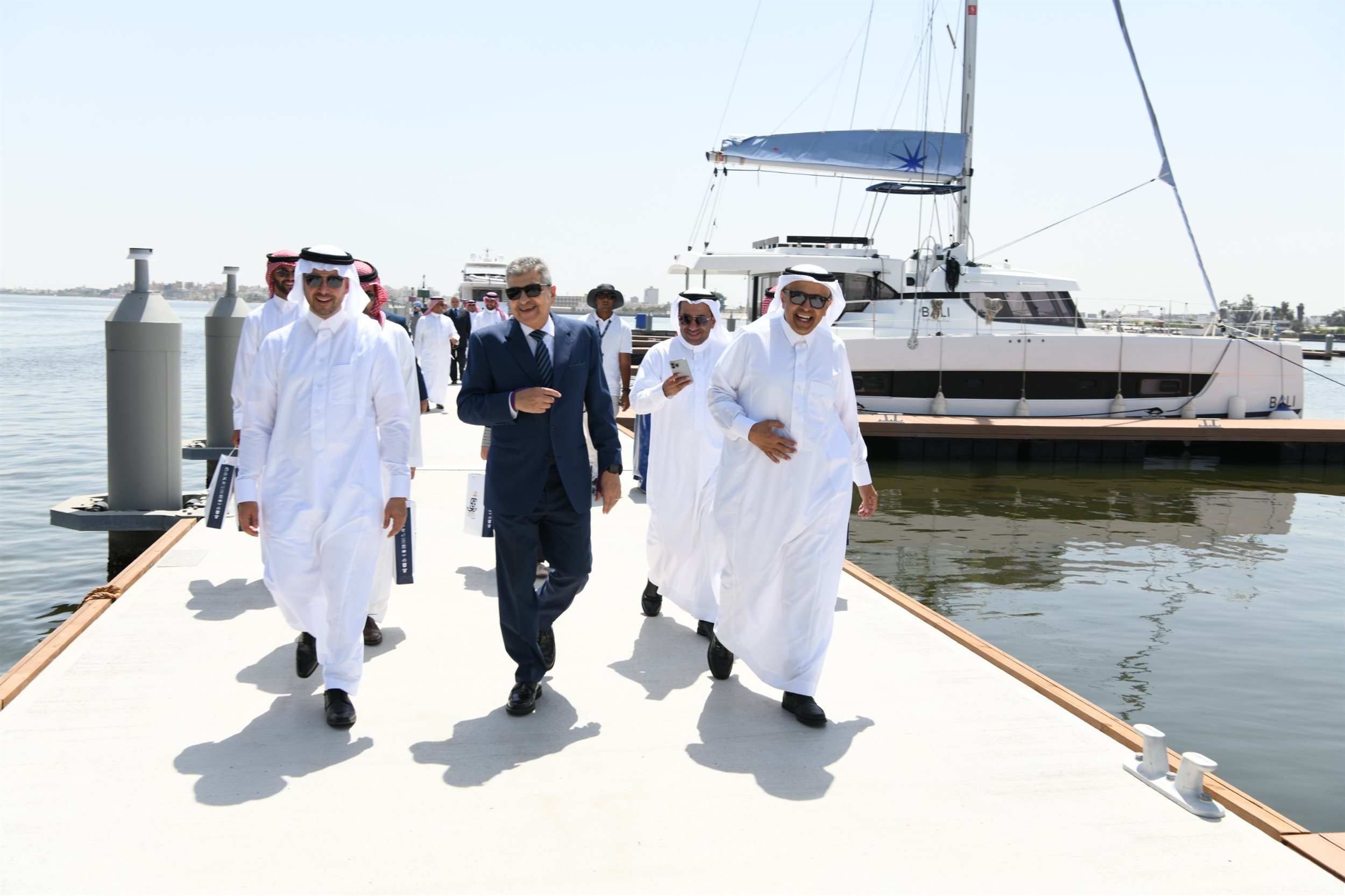 رئيس هيئة قناة السويس يستقبل رئيس هيئة النقل السعودية