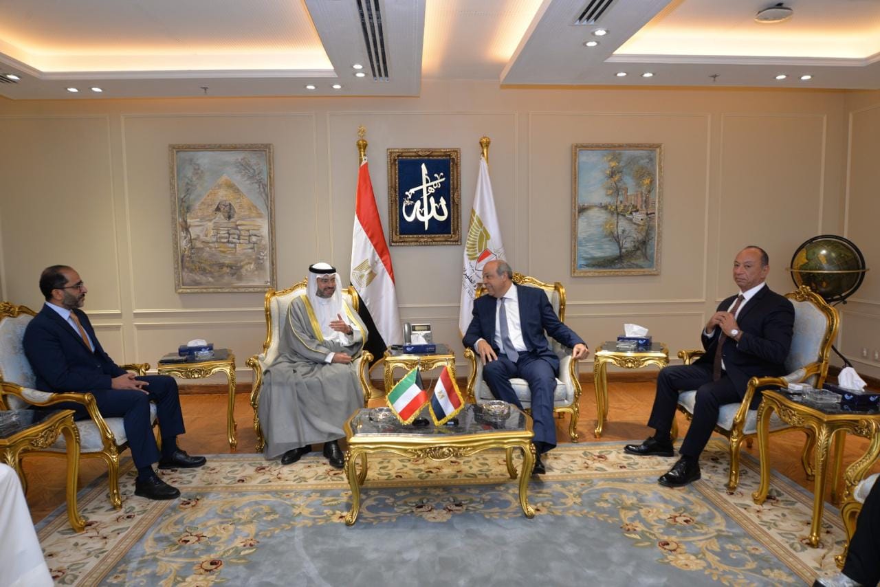وزير الطيران يستقبل رئيس الطيران المدني الكويتي