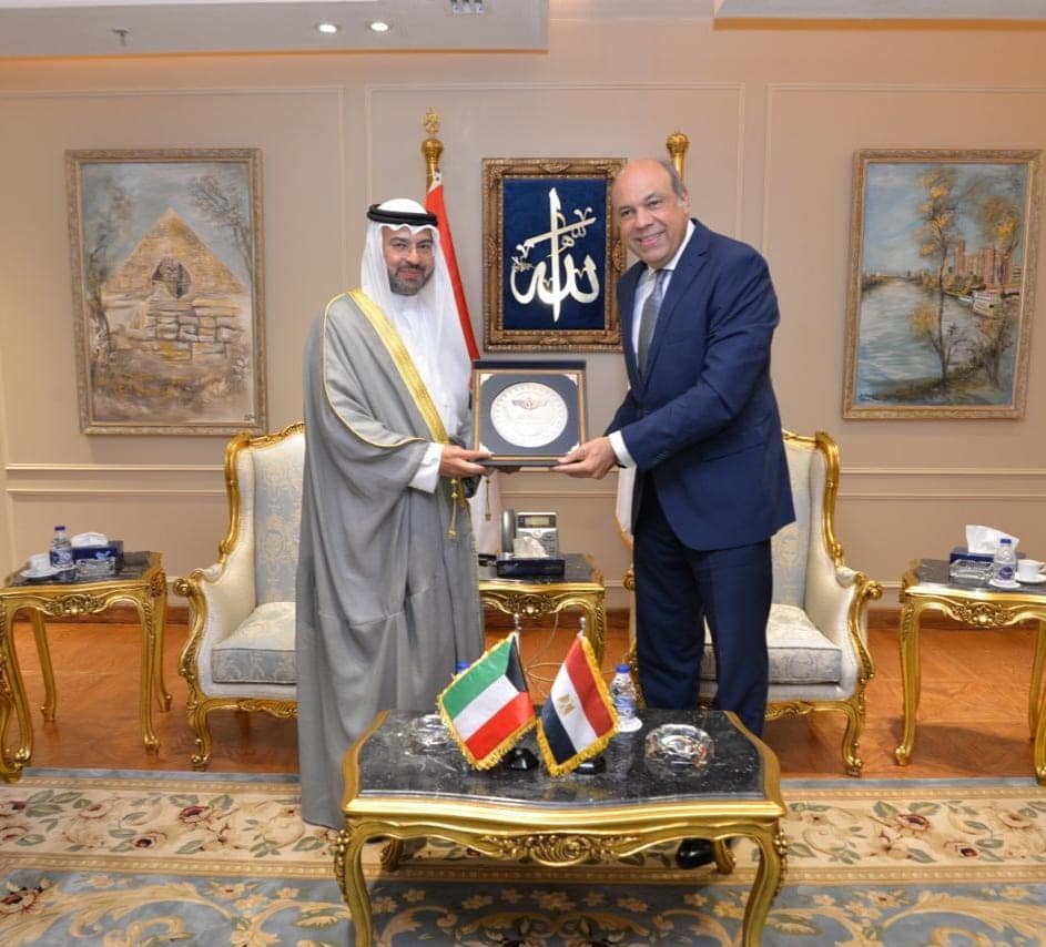 وزير الطيران يستقبل رئيس الطيران المدني الكويتي