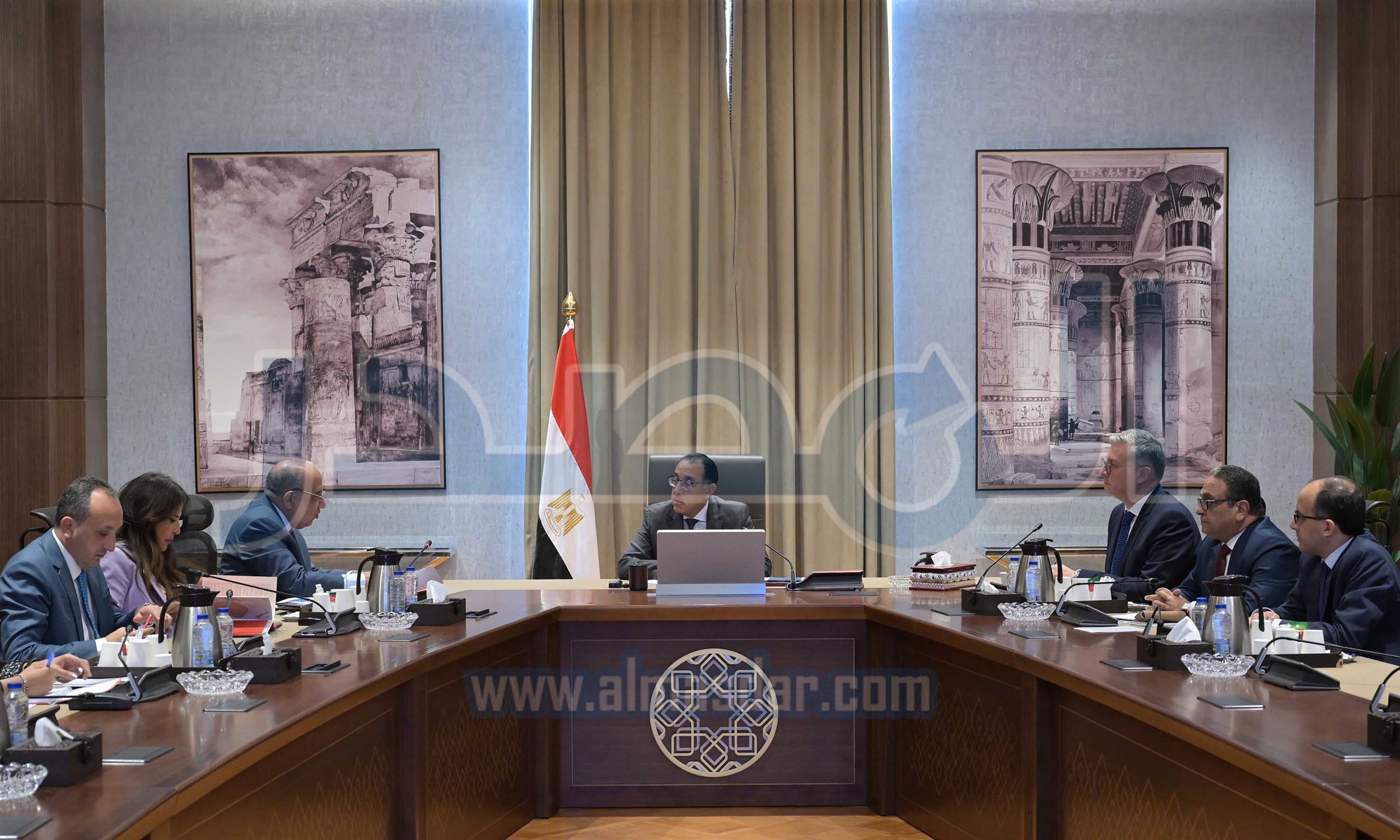 رئيس الوزراء يتابع جهود توفير احتياجات قطاع الكهرباء