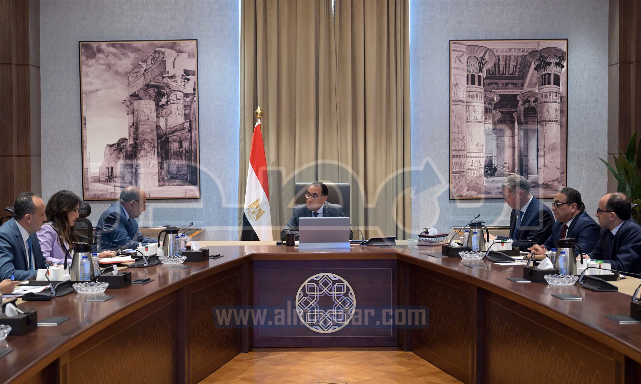 رئيس الوزراء يتابع جهود توفير احتياجات قطاع الكهرباء