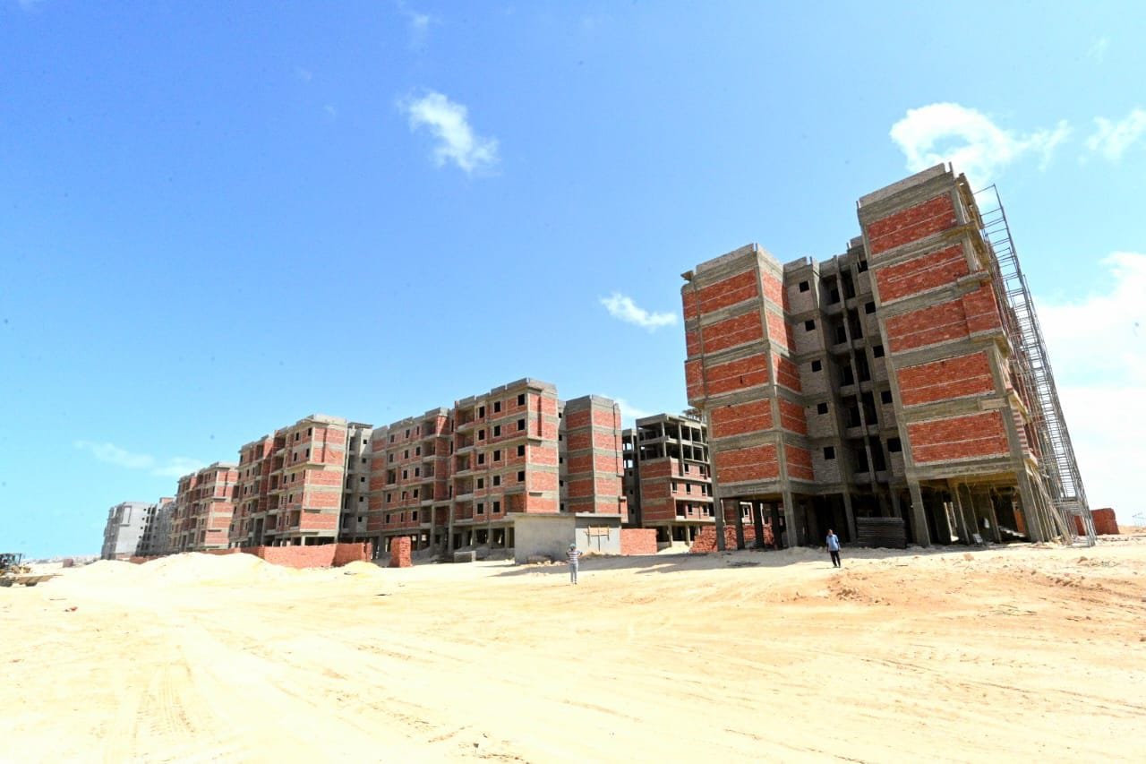 وزير الإسكان يتفقد موقف تسليم الوحدات السكنية بالعلمين