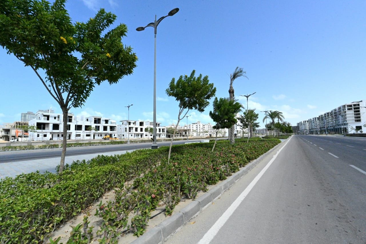 وزير الإسكان يتفقد موقف تسليم الوحدات السكنية بالعلمين