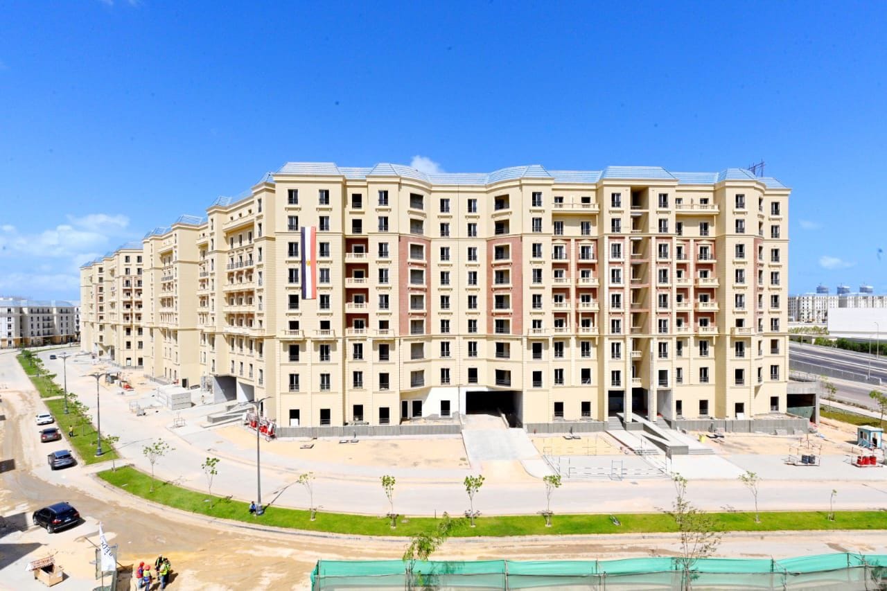 وزير الإسكان يتفقد موقف تسليم الوحدات السكنية بالعلمين