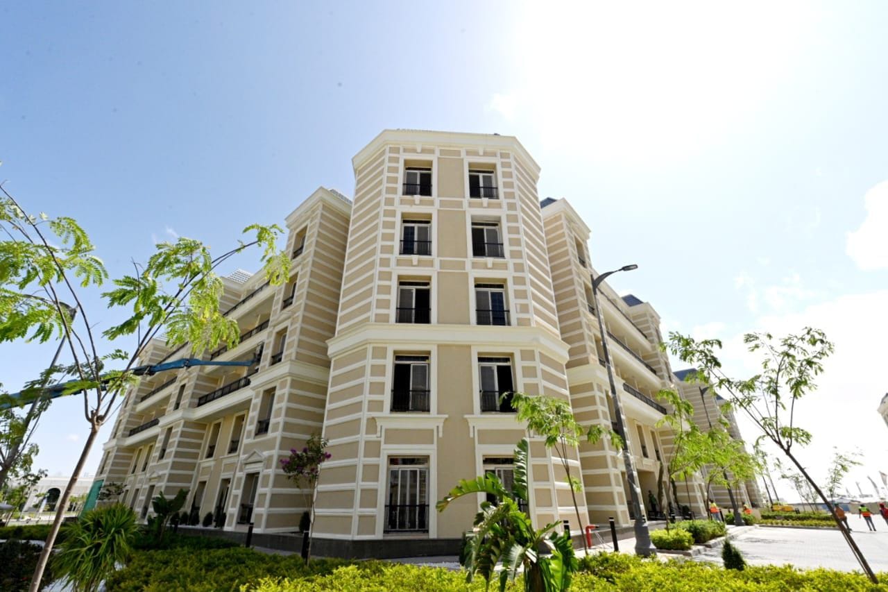 وزير الإسكان يتفقد موقف تسليم الوحدات السكنية بالعلمين