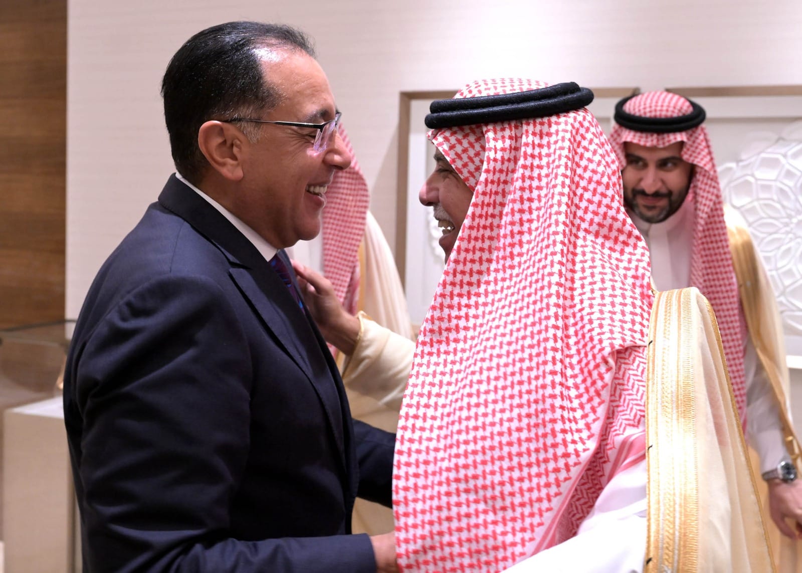رئيس الوزراء يلتقي وزير التجارة السعودي