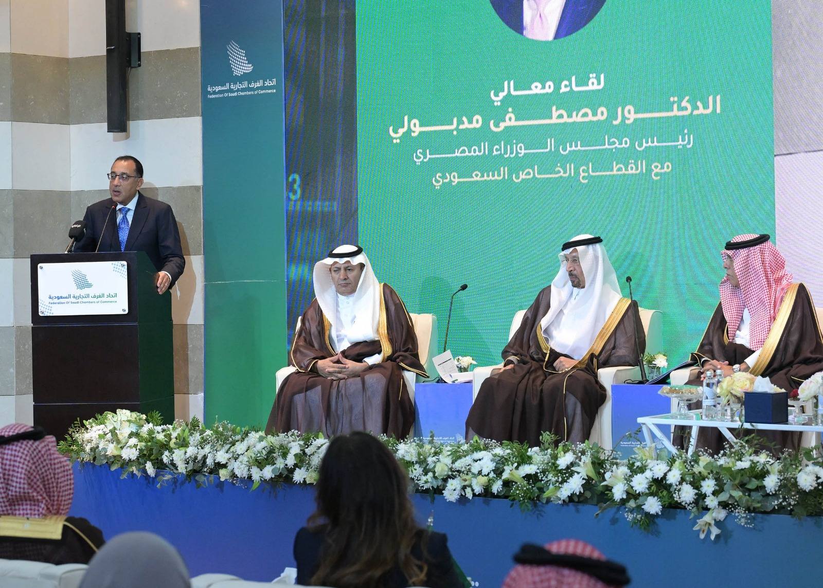 ئيس الوزراء يلقى كلمة خلال اللقاء مع المستثمرين السعوديين
