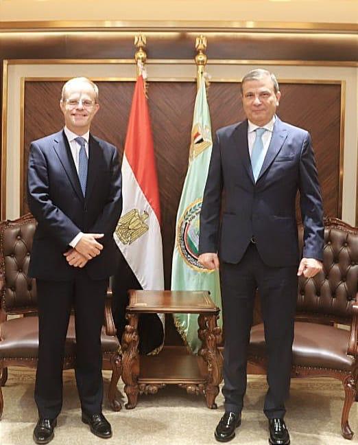 وزير الزراعة مع سفير بريطانيا