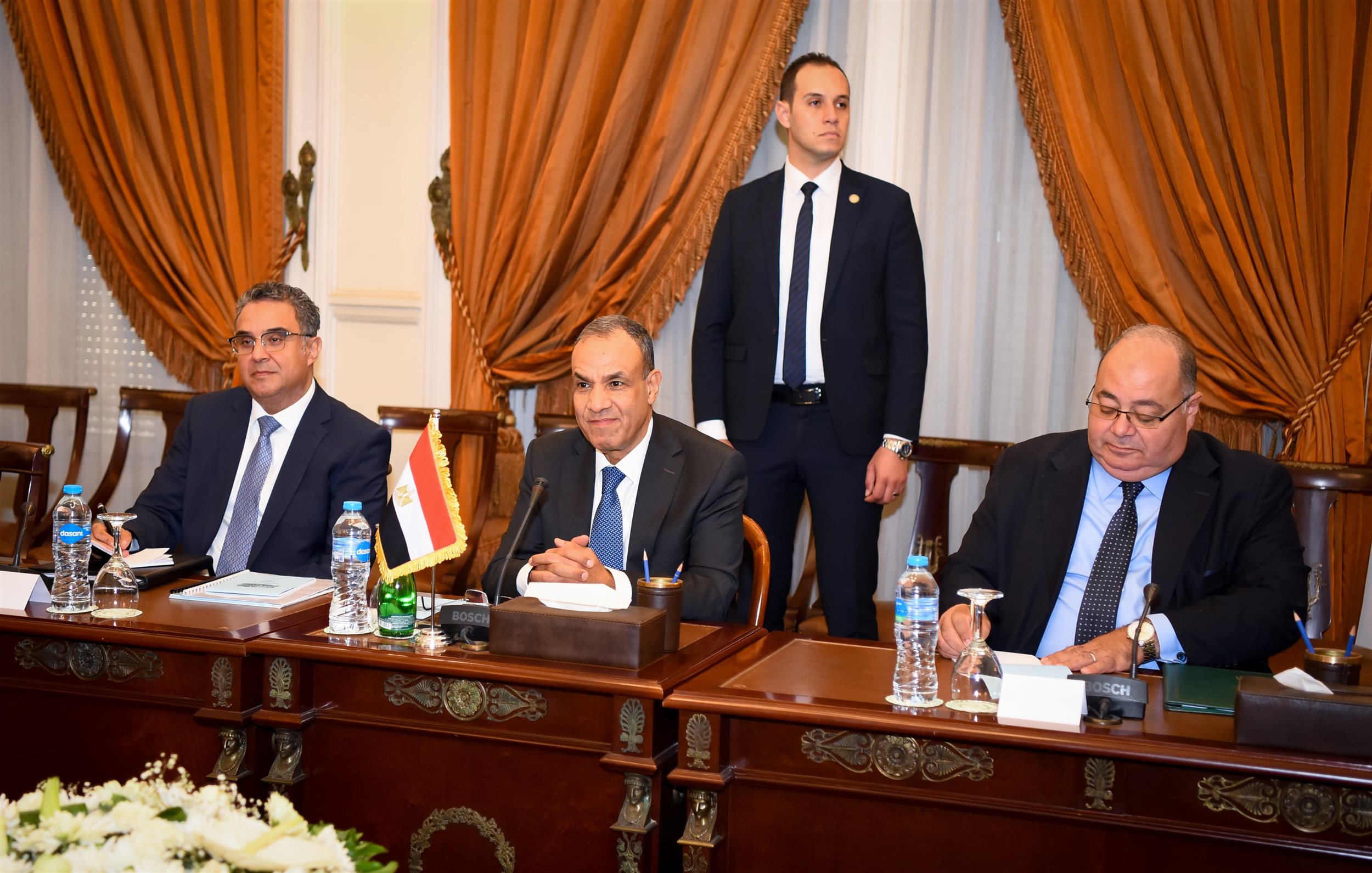 وزير الخارجية يعقد جلسة مباحثات مع نظيره المجري بالقاهرة