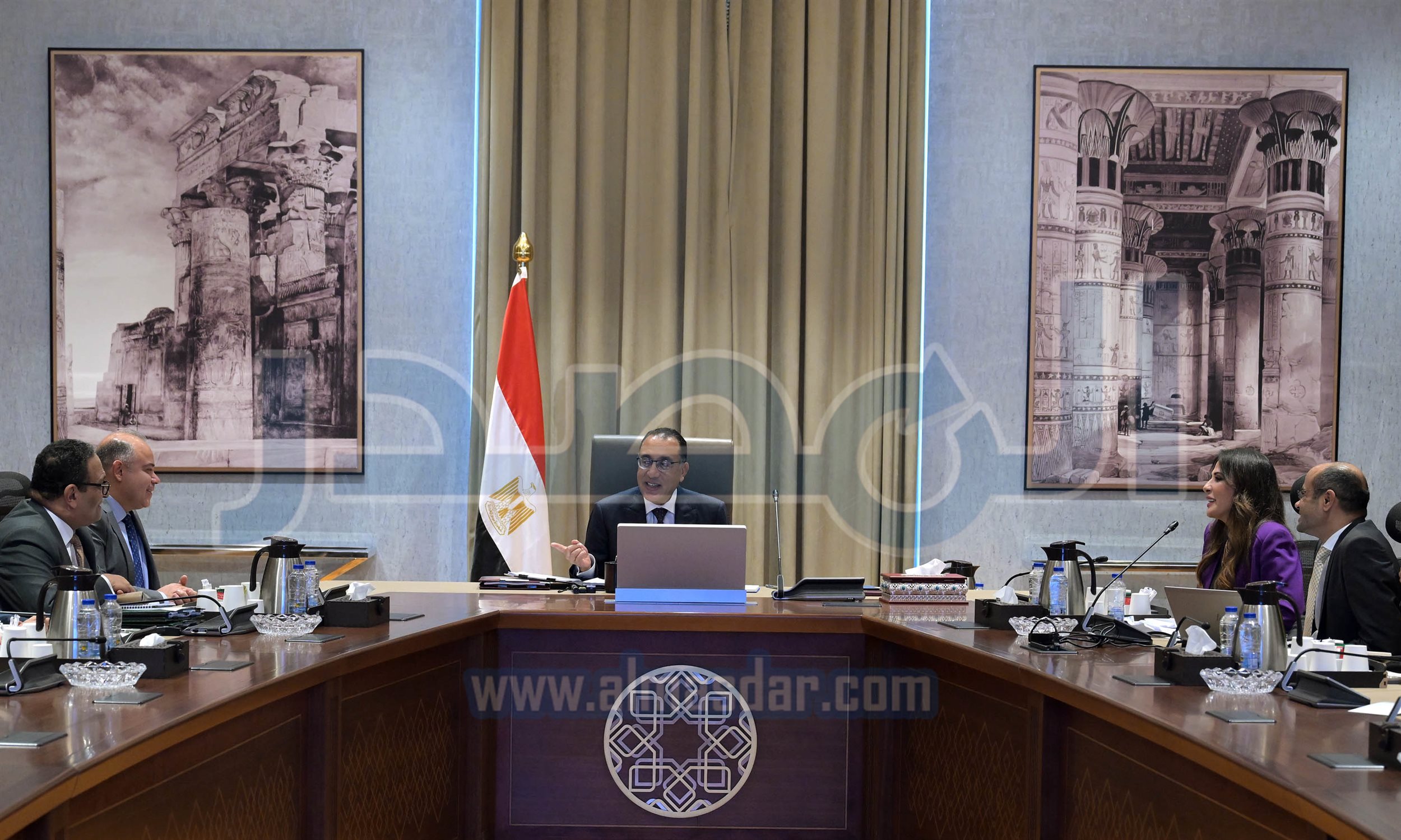 رئيس الوزراء يتابع جهود تطوير أداء سوق الأوراق المالية
