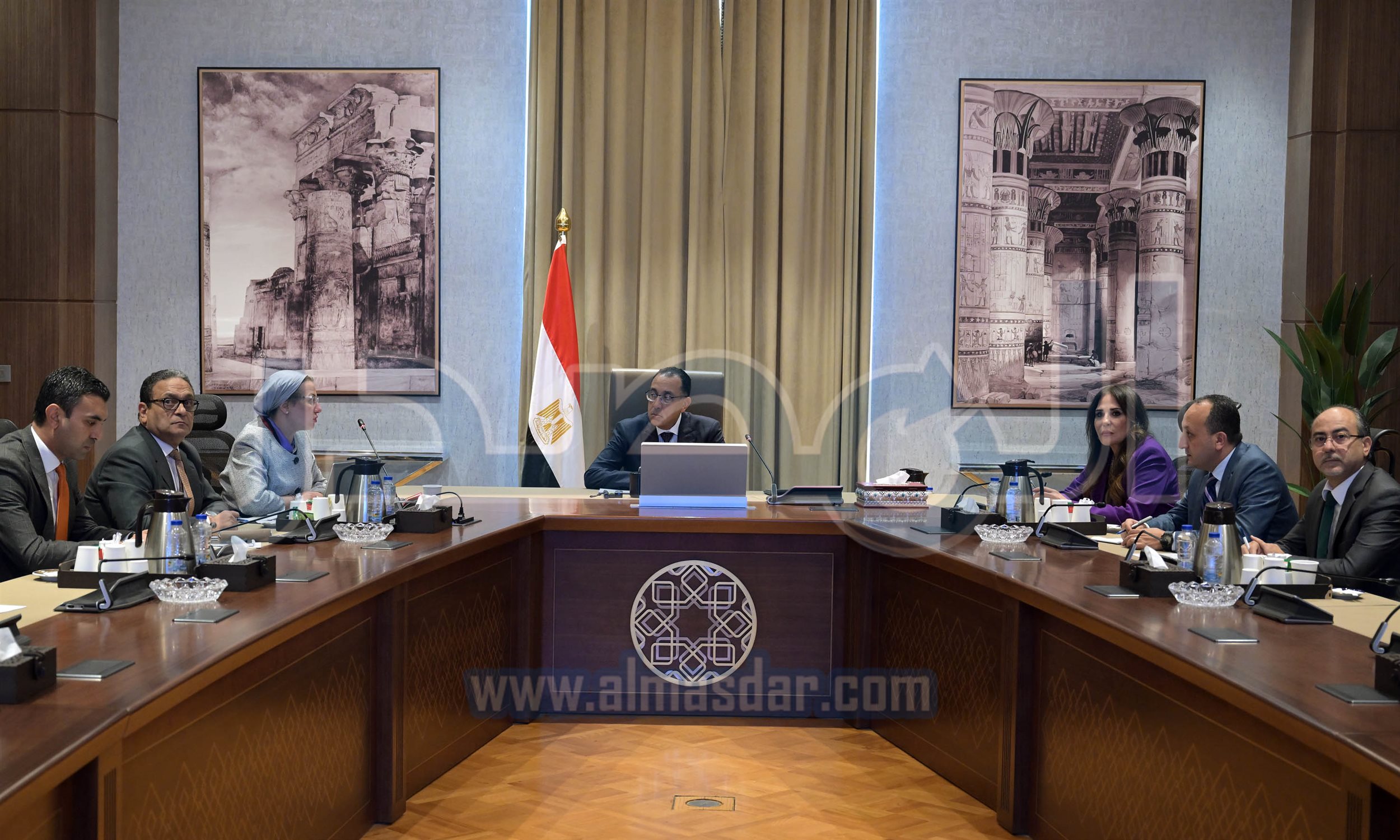 رئيس الوزراء مع وزيرة البيئة