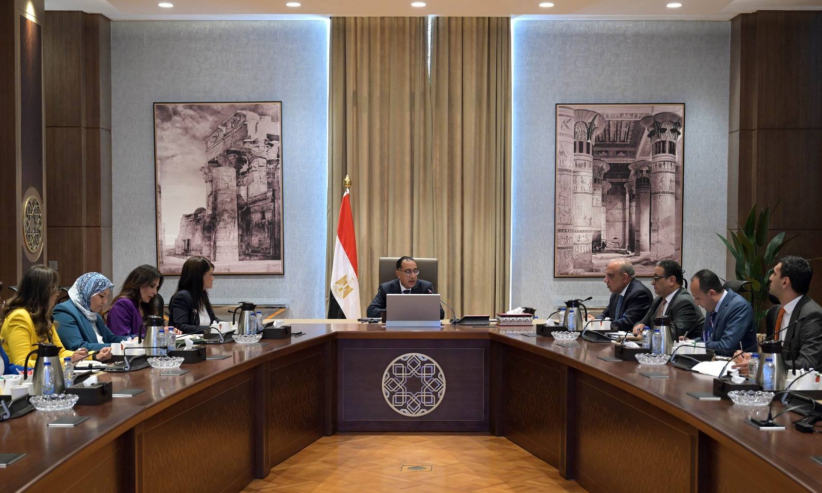 مدبولي يتابع الخطة الاستثمارية لمشروعات الطاقة الجديدة