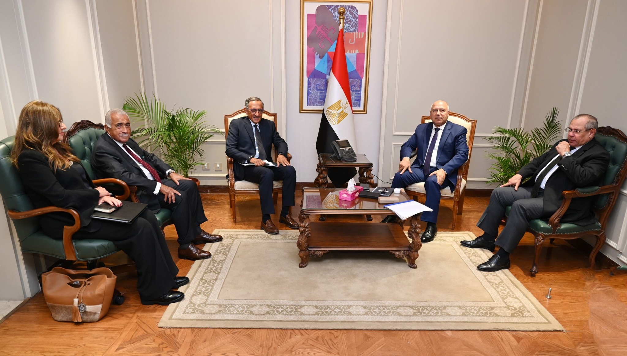 وزير الصناعة والنقل مع وفد غرفة التجارة الأمريكية بالقاهرة
