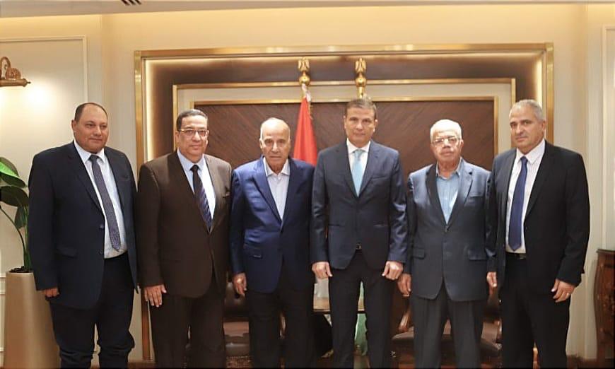 وزيرا الزراعة والتموين في اجتماع مع بعض منتجى بيض المائدة