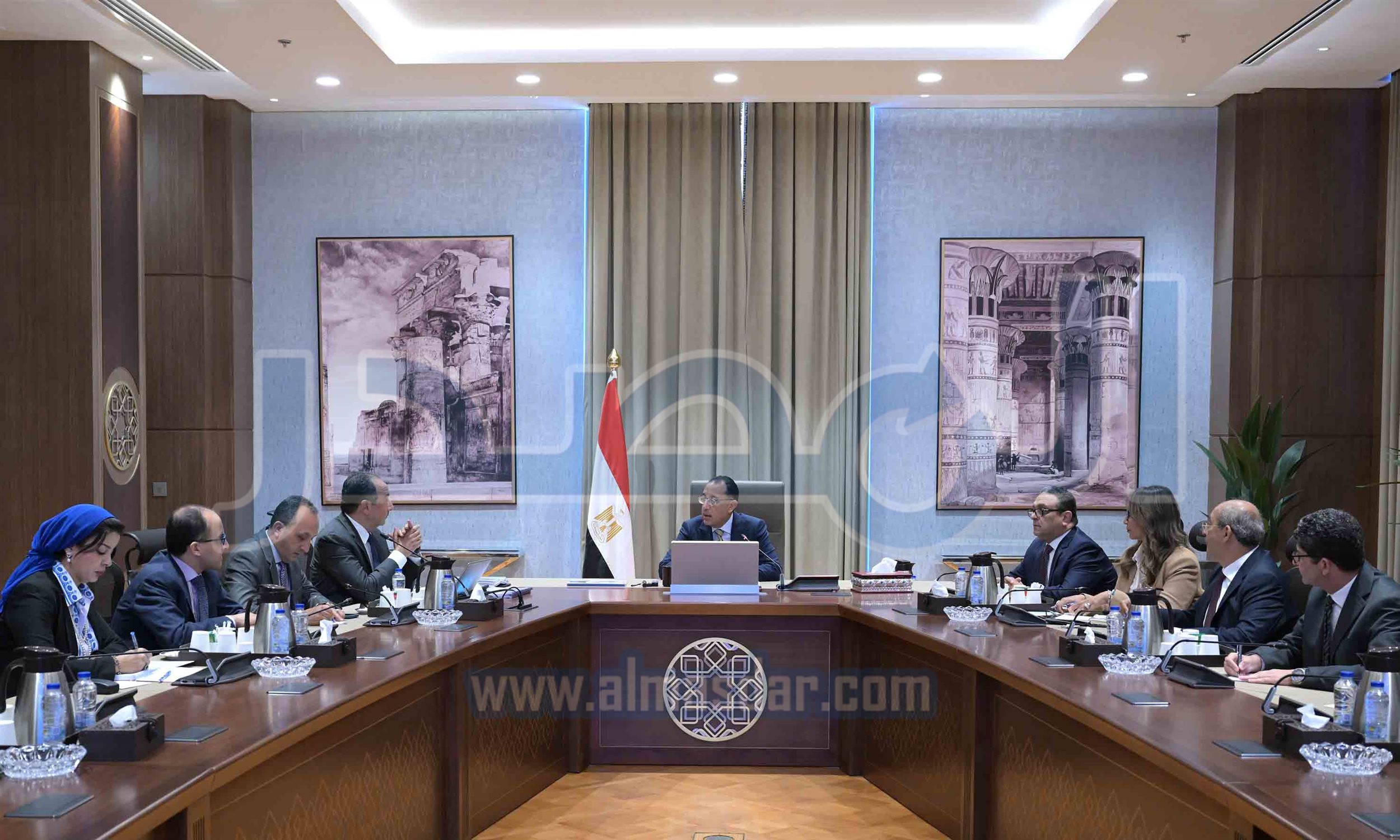 رئيس الوزراء في اجتماع مع وزير قطاع الأعمال العام