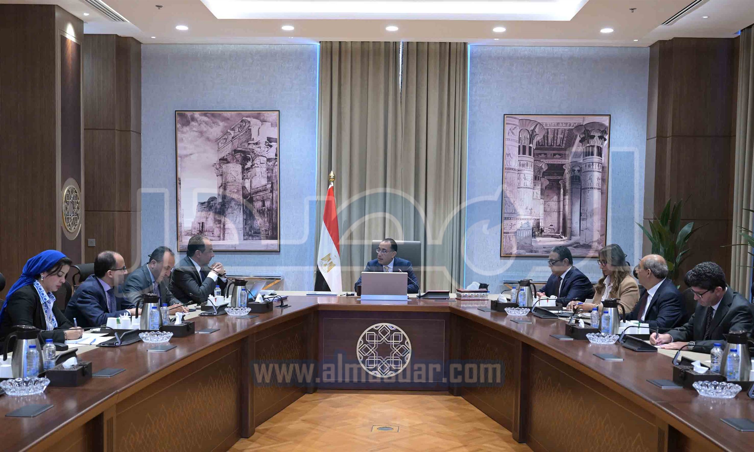 رئيس الوزراء في اجتماع مع وزير قطاع الأعمال العام