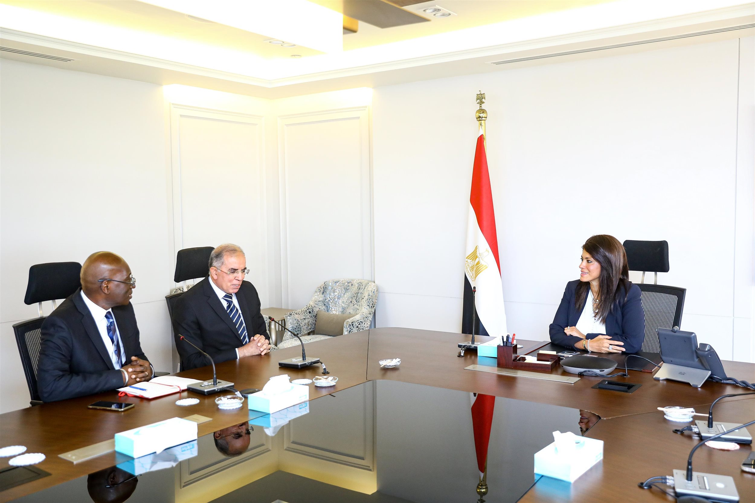 المشاط تلتقي المبعوث الخاص لرئيس بنك التنمية الافريقي