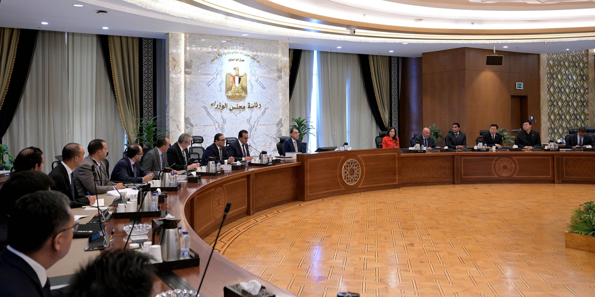 رئيس الوزراء يجتمع مع ممثلي شركة CSCEC الصينية