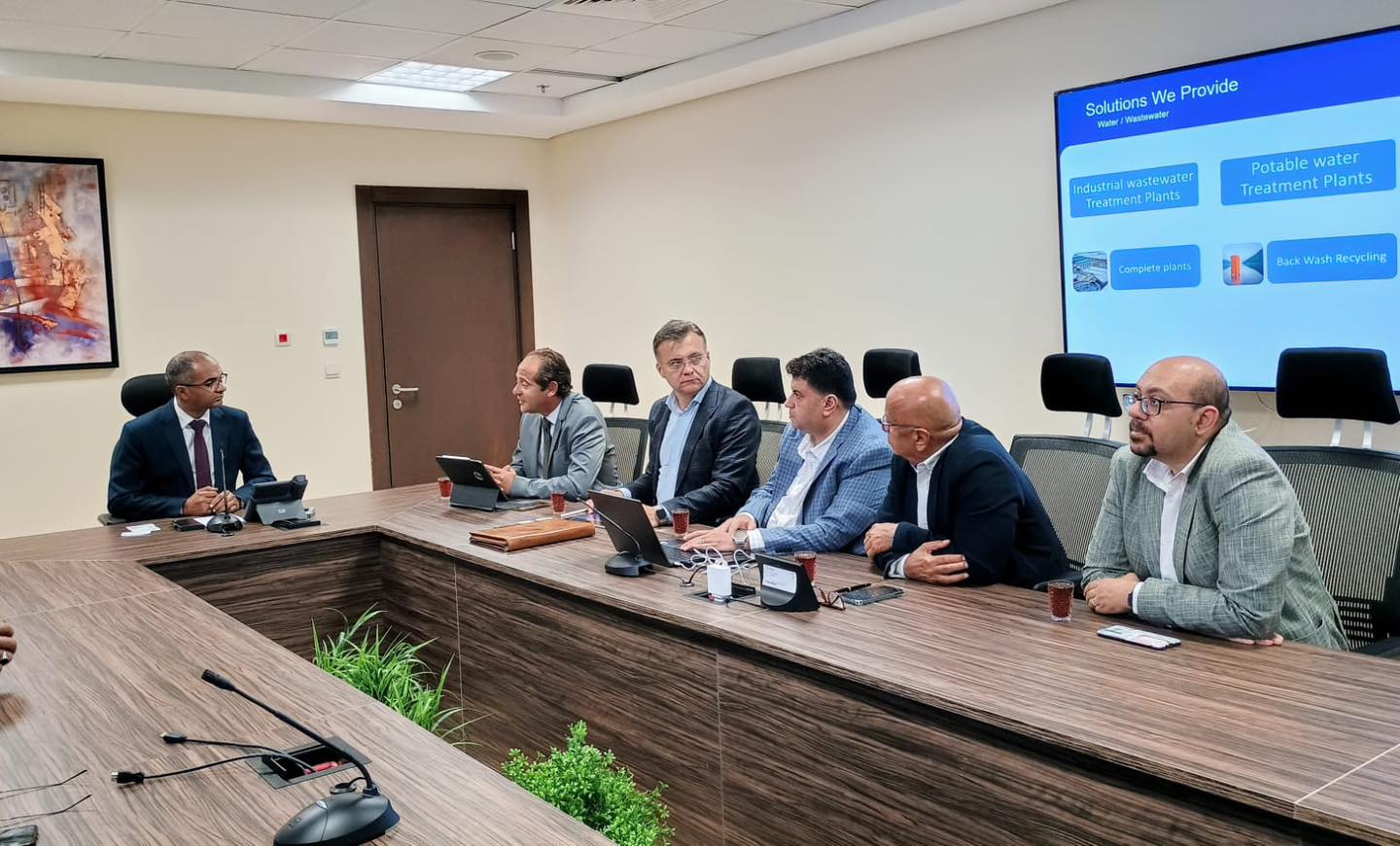 نائب وزير الإسكان يلتقي ممثلي التحالفات المصرية الألمانية