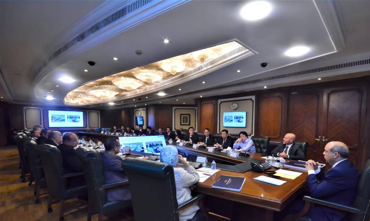وزير الطيران المدني يلتقي بمسئولي الشركة الصينية CSCEC