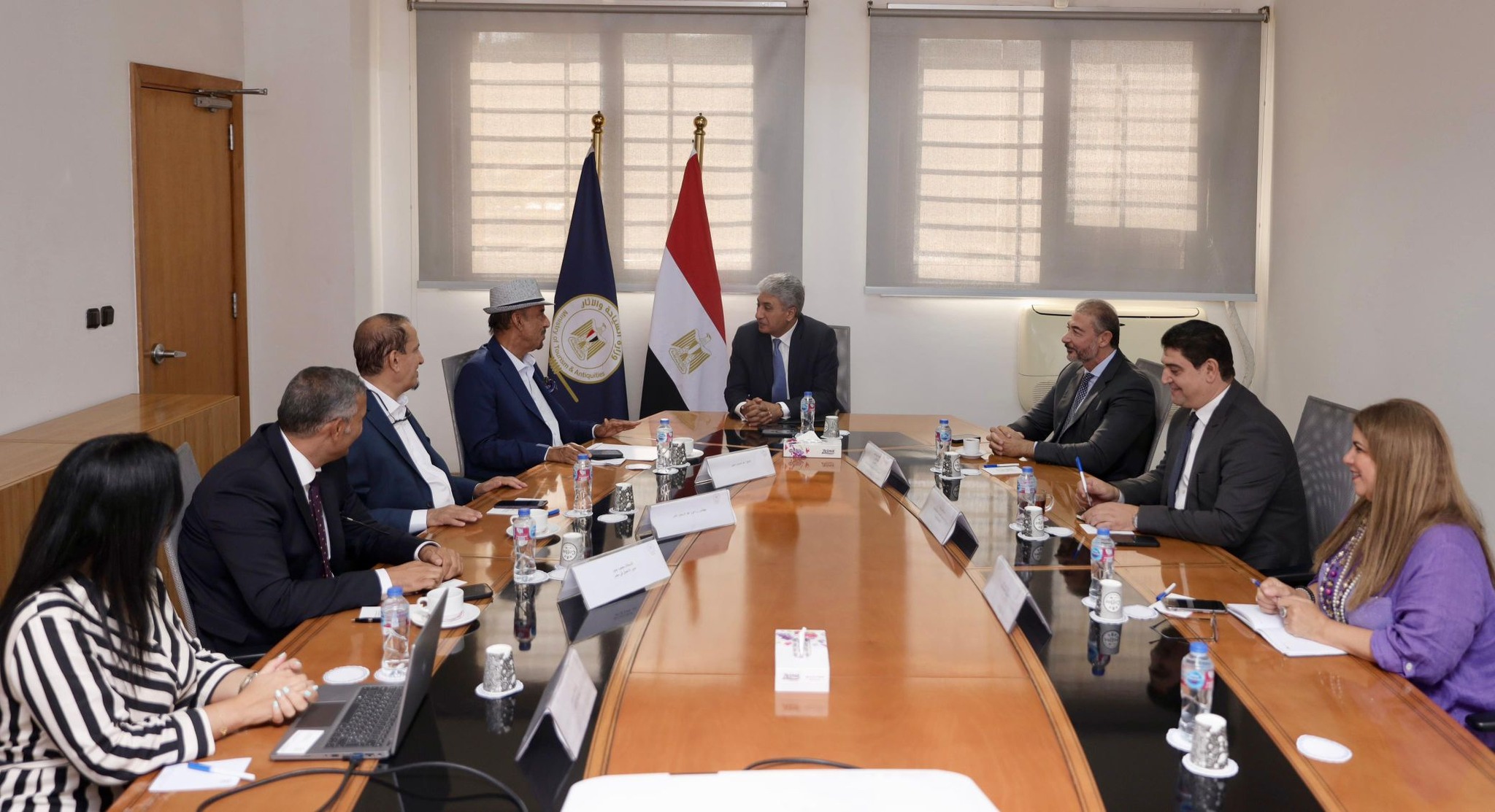 وزير السياحة مع رئيس مجموعة عبد المحسن الحكير القابضة